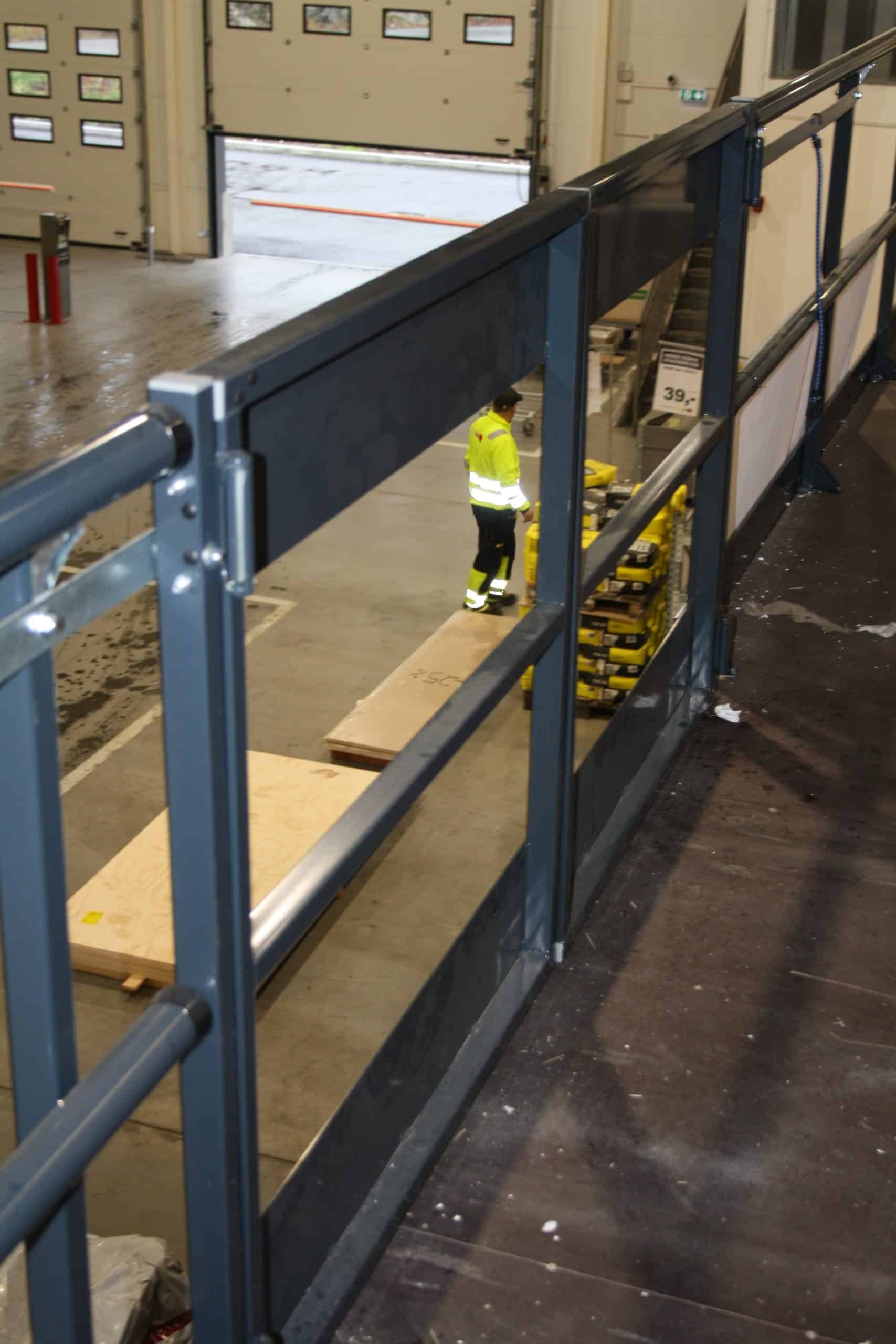 Self closing pallet door  b = 1000 mm - image 3
